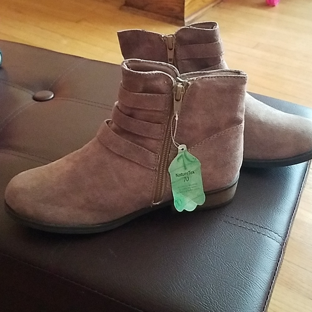Boots - Picture 2 of 2